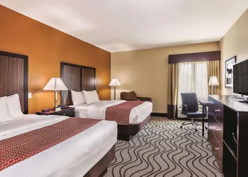 La Quinta Inn & Suites by Wyndham Cotulla hotel thumbnail 6