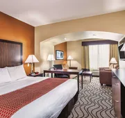La Quinta Inn & Suites by Wyndham Cotulla hotel detail image 7