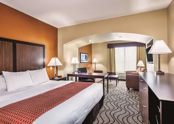 La Quinta Inn & Suites by Wyndham Cotulla hotel thumbnail 7