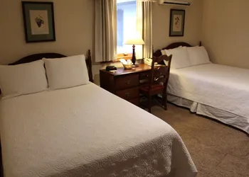 Cedar Creek hotel thumbnail 2