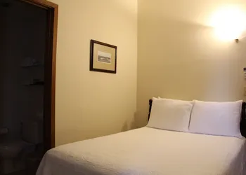 Cedar Creek hotel thumbnail 3