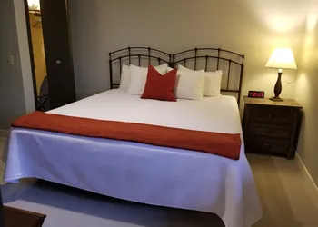 Cedar Creek hotel thumbnail 7