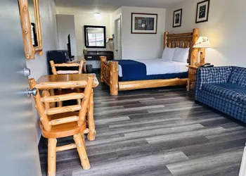 Northwoods Motel hotel thumbnail 4