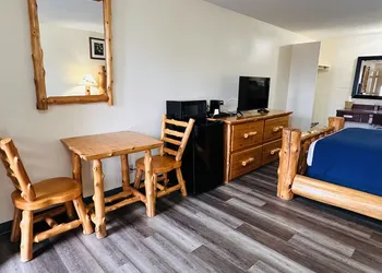 Northwoods Motel hotel thumbnail 5