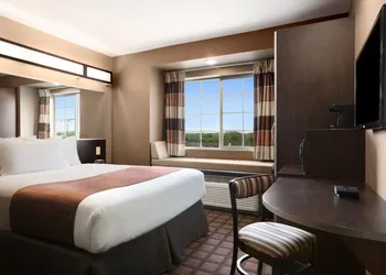 Microtel Inn & Suites by Wyndham Pleasanton hotel thumbnail 8