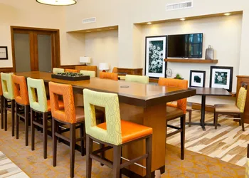 Hampton Inn & Suites Salinas hotel thumbnail 2