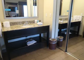 Hampton Inn & Suites Salinas hotel thumbnail 7