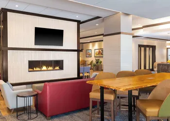 Hampton Inn & Suites Madison / Downtown hotel thumbnail 4