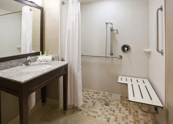 Holiday Inn Express & Suites Willmar by IHG hotel thumbnail 4