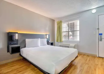 Studio 6 Extended Stay - San Antonio, TX - Six Flags hotel thumbnail 5