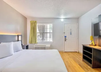 Studio 6 Extended Stay - San Antonio, TX - Six Flags hotel thumbnail 7
