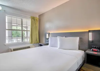 Studio 6 Extended Stay - San Antonio, TX - Six Flags hotel thumbnail 8