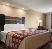 Super 8 by Wyndham Rahway/Newark hotel detail image 3
