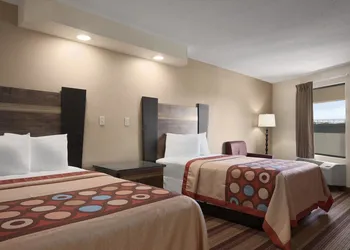 Super 8 by Wyndham Rahway/Newark hotel thumbnail 4