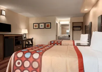 Super 8 by Wyndham Rahway/Newark hotel thumbnail 5