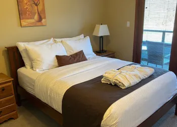 Sunshine Coast Resort Hotel & Marina hotel thumbnail 4