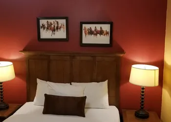The Royal Victorian Motel hotel thumbnail 3