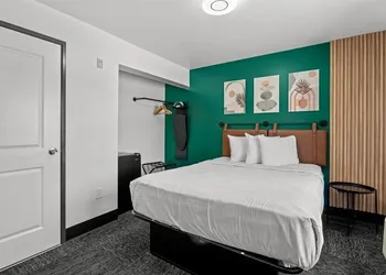 Le Bon Hotel Hollywood hotel thumbnail 3