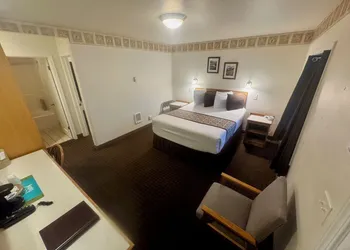 Ocean Breeze Motel hotel thumbnail 5