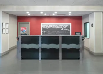 Hampton Inn & Suites Roanoke Airport hotel thumbnail 3