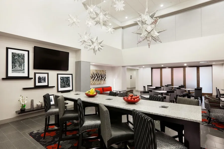Hampton Inn & Suites Roanoke Airport hotel detail image 6