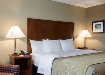 Comfort Inn & Suites Watford City hotel thumbnail 7