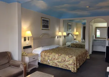 Camelot Inn & Suites Highway 290 NW Freeway hotel thumbnail 4