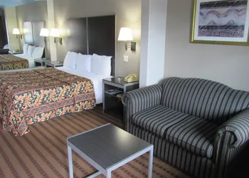 Camelot Inn & Suites Highway 290 NW Freeway hotel thumbnail 7