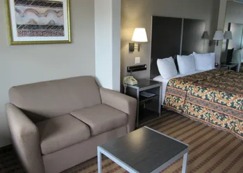 Camelot Inn & Suites Highway 290 NW Freeway hotel thumbnail 8