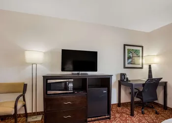 SureStay Hotel by Best Western Whittington Rend Lake hotel thumbnail 8