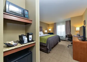 Comfort Inn & Suites Avera Southwest hotel thumbnail 6