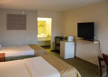 Cocomo Inn and Suites hotel thumbnail 4