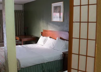 Cocomo Inn and Suites hotel thumbnail 7