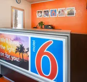 Motel 6-Santa Barbara CA - State Street hotel detail image 4