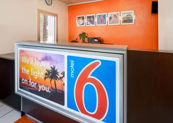 Motel 6-Santa Barbara CA - State Street hotel thumbnail 4