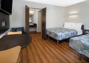 Motel 6-Santa Barbara CA - State Street hotel thumbnail 6