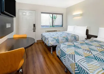 Motel 6-Santa Barbara CA - State Street hotel thumbnail 8