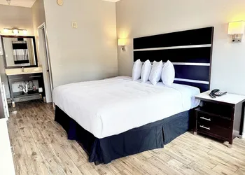 Americas Best Value Inn Arlington hotel thumbnail 5