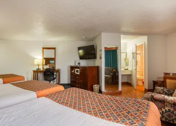 Sandia Peak Inn Old Town ABQ, a Howard Johnson by Wyndham hotel thumbnail 5