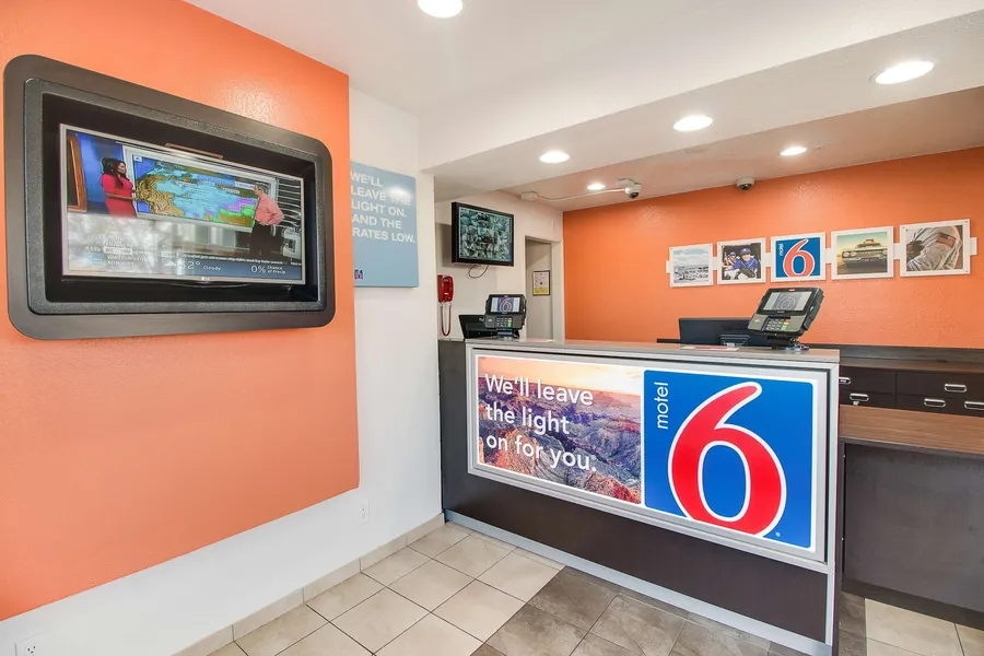 Motel 6 Phoenix East hotel detail image 2