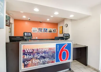 Motel 6 Phoenix East hotel thumbnail 3