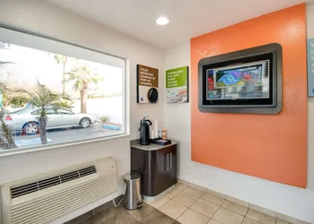 Motel 6 Phoenix East hotel thumbnail 5