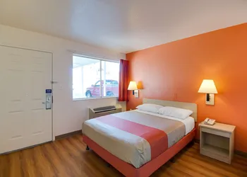 Motel 6 Phoenix East hotel thumbnail 7