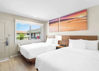 Clarion Pointe Ridgecrest near China Lake Naval Station hotel thumbnail 8