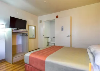 Motel 6 San Dimas, CA - Los Angeles hotel thumbnail 4