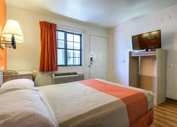 Motel 6 San Dimas, CA - Los Angeles hotel thumbnail 7