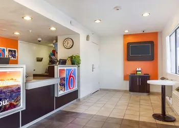 Motel 6 Phoenix, AZ - West hotel thumbnail 4