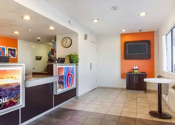 Motel 6 Phoenix, AZ - West hotel thumbnail 4