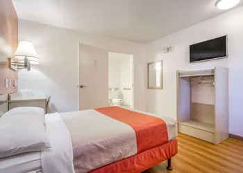 Motel 6 Phoenix, AZ - West hotel thumbnail 8