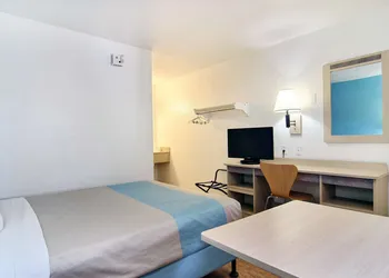 Motel 6 Lubbock, TX hotel thumbnail 5